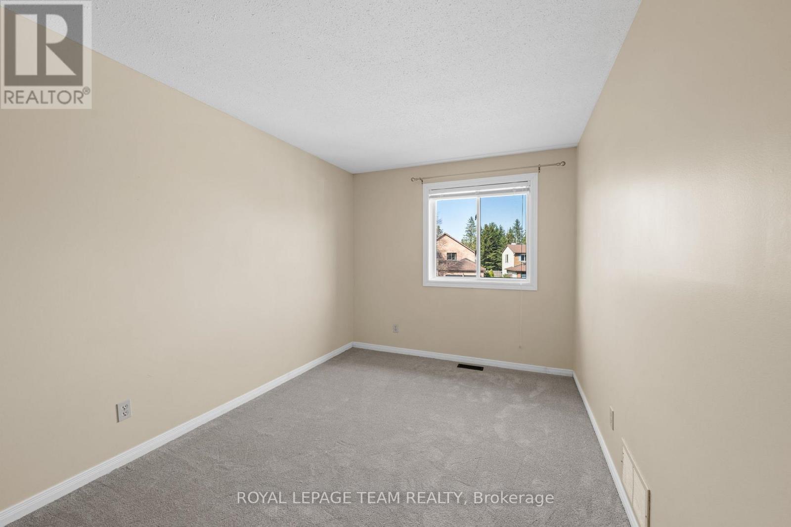 93 Hewitt Way, Ottawa, ON - Indoor Photo Showing Other Room