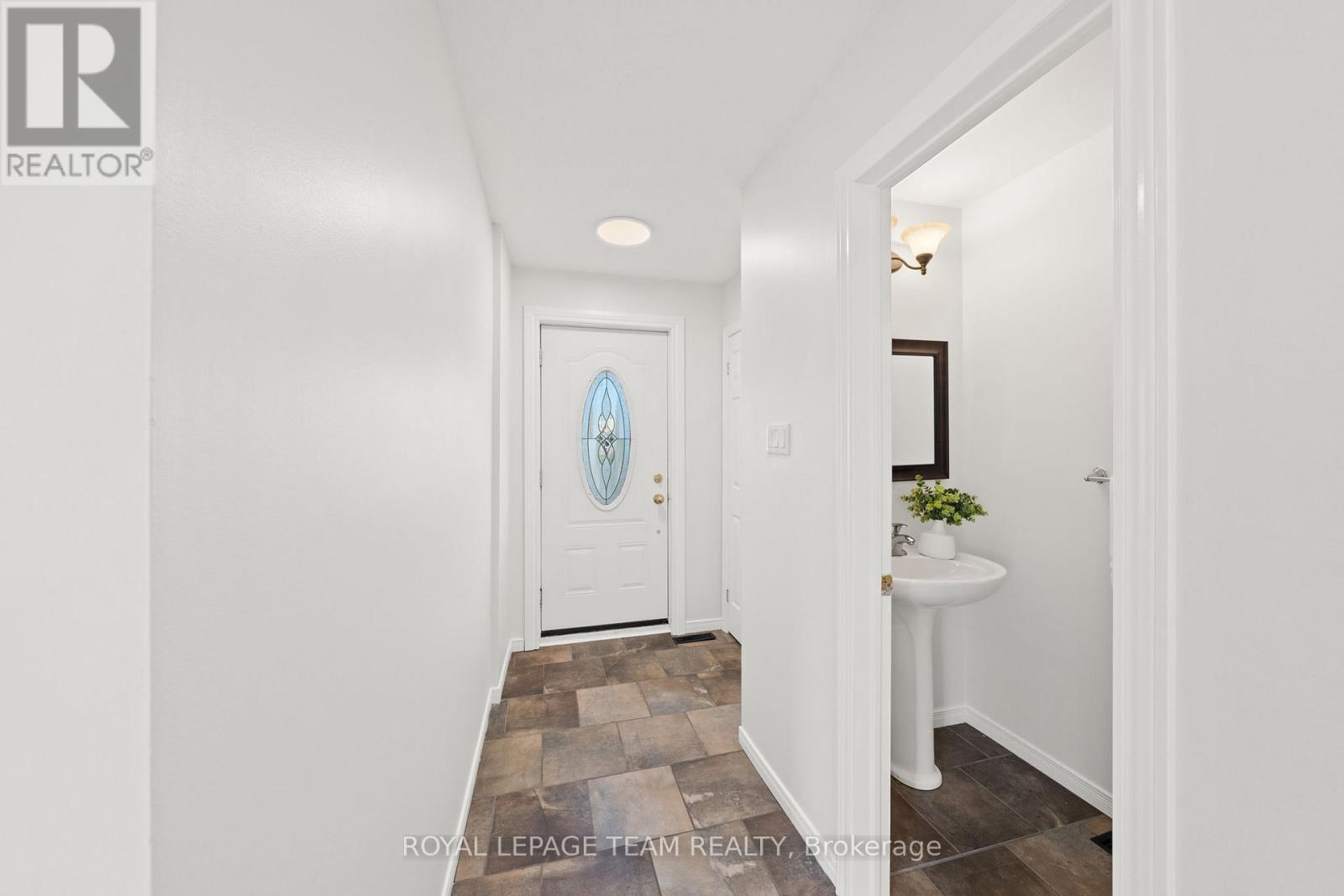 93 Hewitt Way, Ottawa, ON - Indoor Photo Showing Other Room