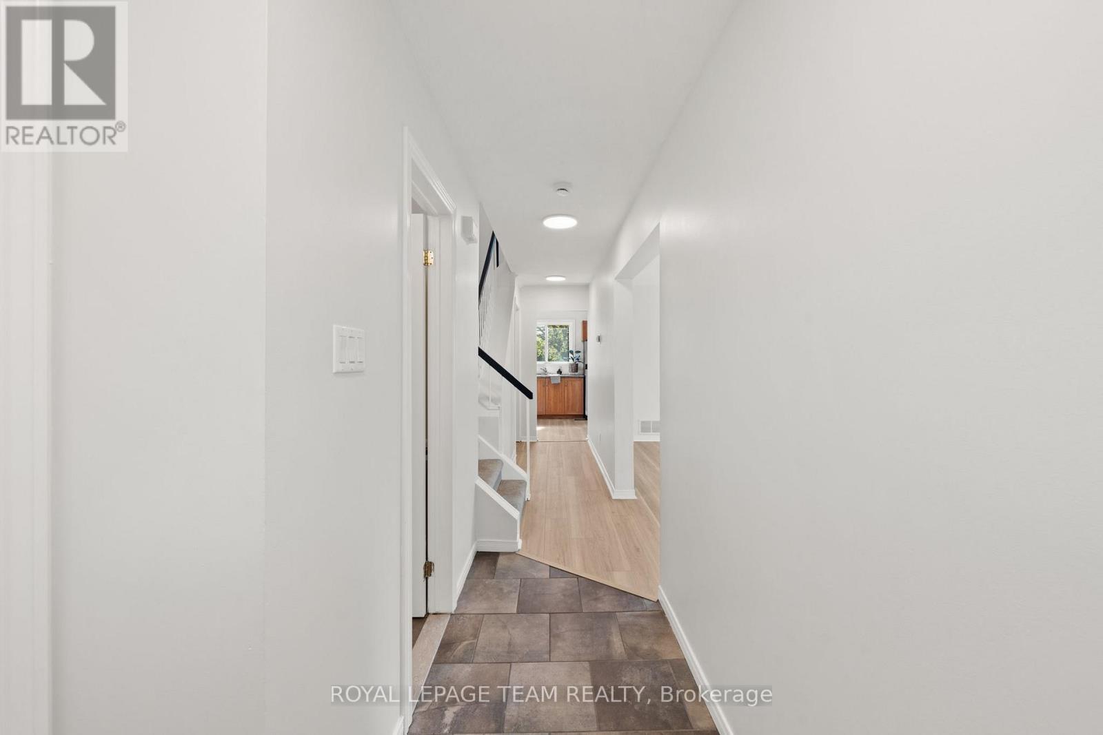 93 Hewitt Way, Ottawa, ON - Indoor Photo Showing Other Room