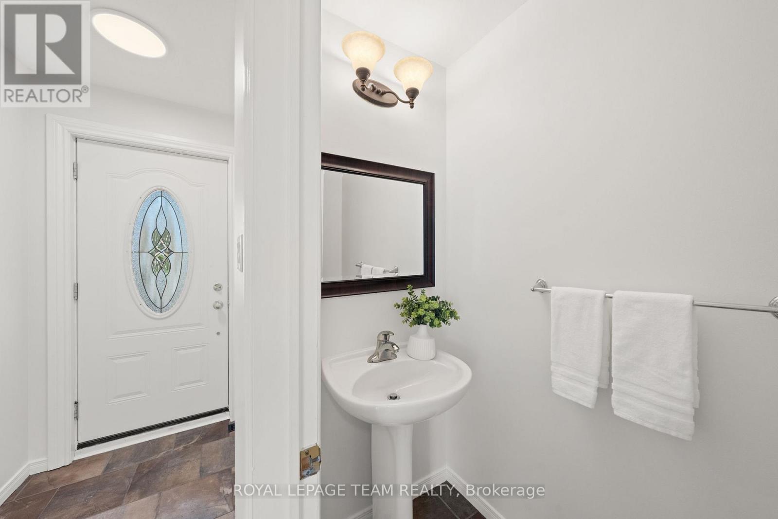 93 Hewitt Way, Ottawa, ON - Indoor Photo Showing Bathroom