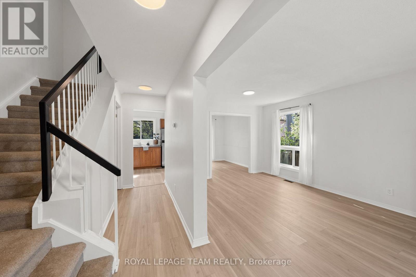 93 Hewitt Way, Ottawa, ON - Indoor Photo Showing Other Room