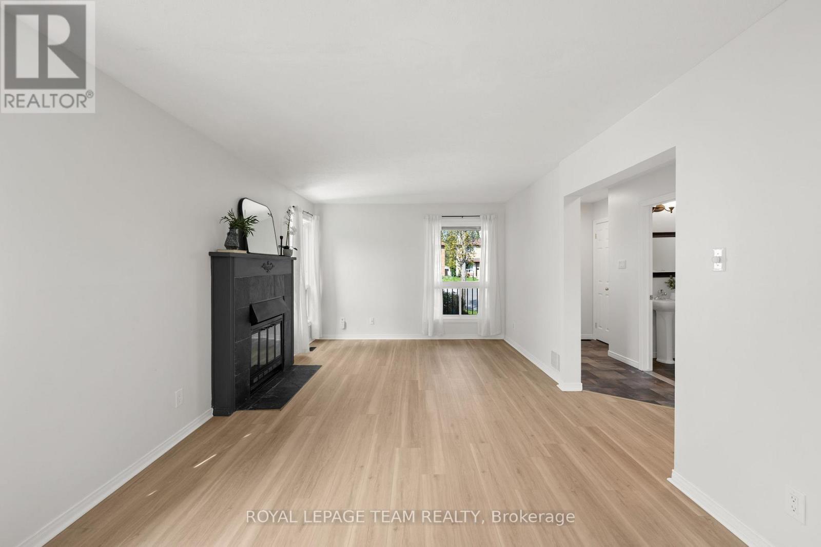 93 Hewitt Way, Ottawa, ON - Indoor With Fireplace