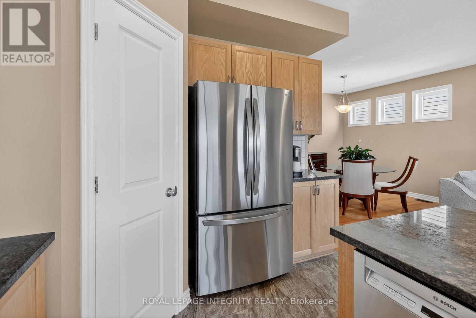 724 Parade Drive, Ottawa, ON - Indoor Photo Showing Kitchen