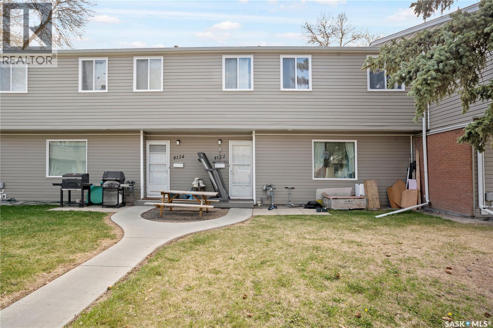 4122 Castle Road, Regina, SK - Outdoor