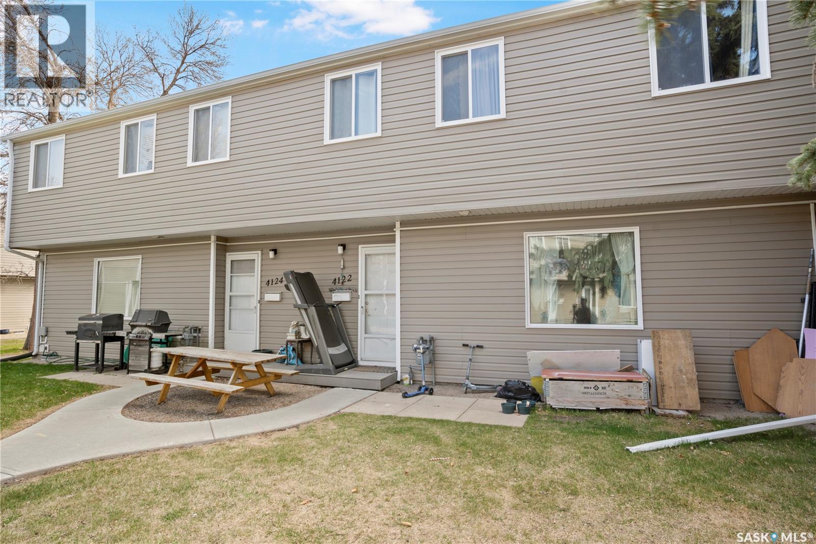 4122 Castle Road, Regina, SK - Outdoor With Exterior