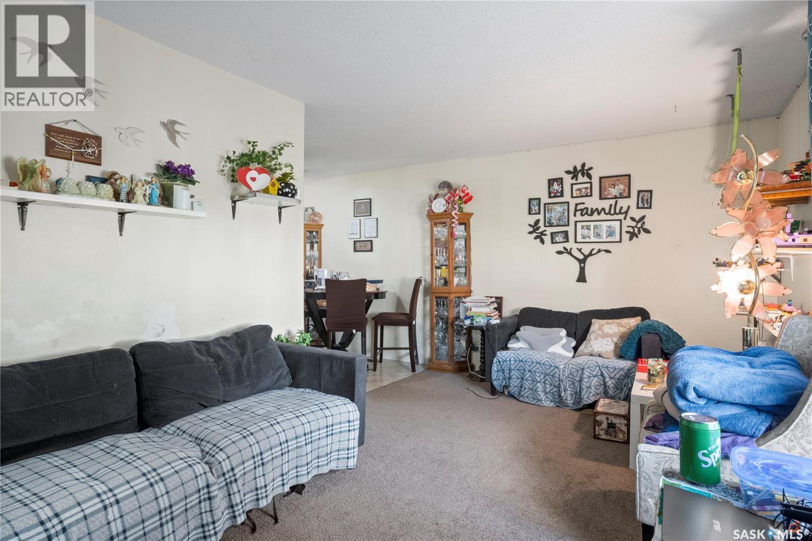 4122 Castle Road, Regina, SK - Indoor