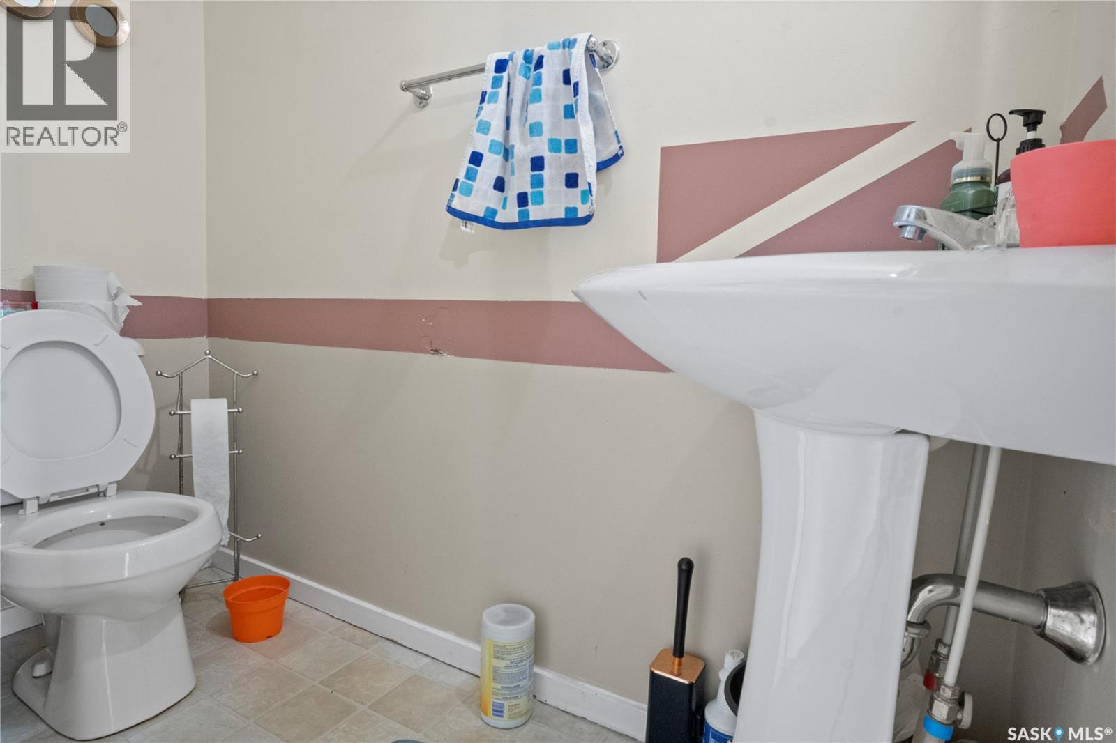 4122 Castle Road, Regina, SK - Indoor Photo Showing Bathroom