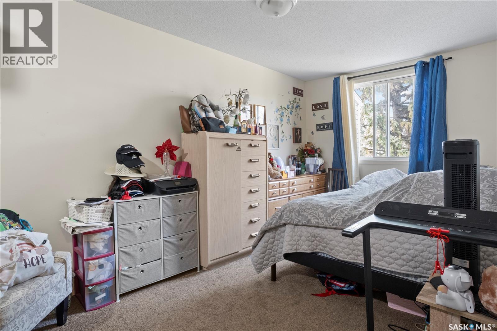 4122 Castle Road, Regina, SK - Indoor Photo Showing Bedroom