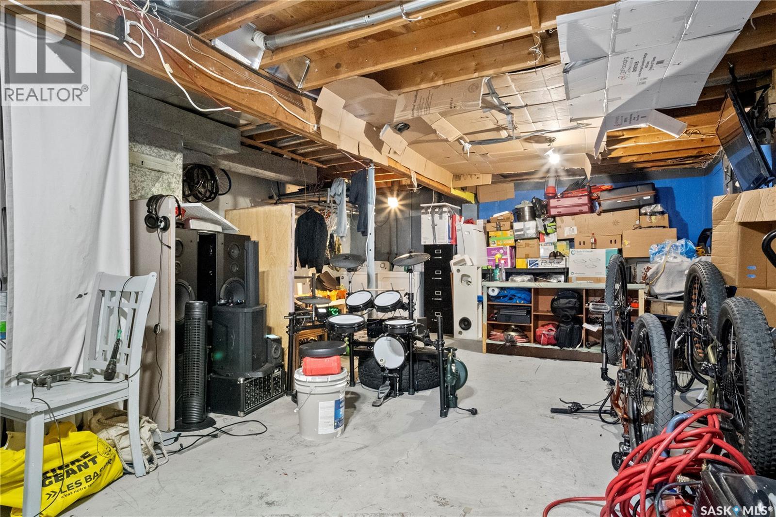 4122 Castle Road, Regina, SK - Indoor Photo Showing Basement