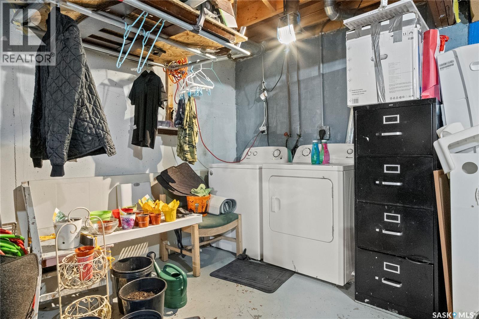 4122 Castle Road, Regina, SK - Indoor Photo Showing Laundry Room