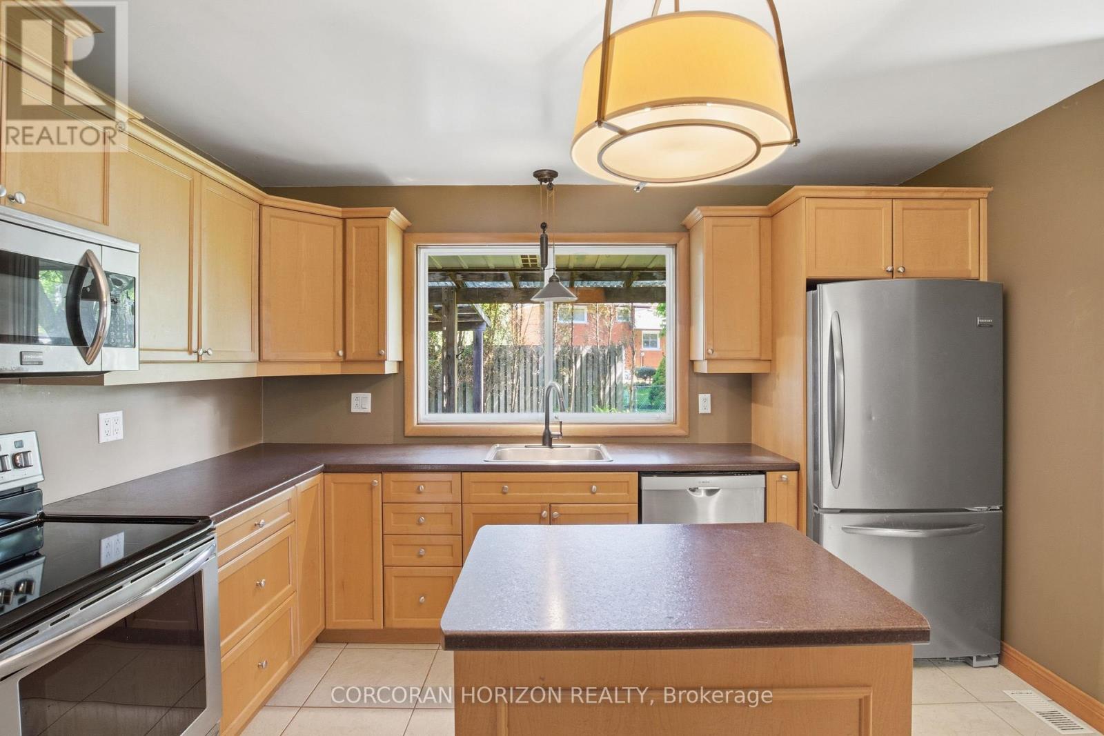 34 Yule Place, Kitchener, ON - Indoor Photo Showing Kitchen