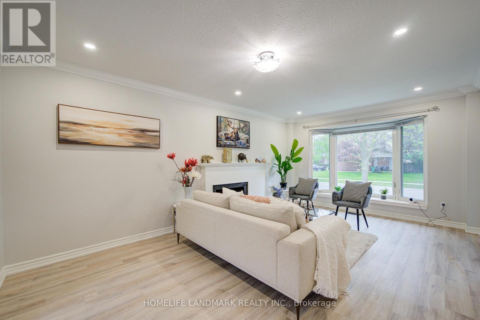 2532 Renzoni Road, Mississauga, ON - Indoor Photo Showing Living Room