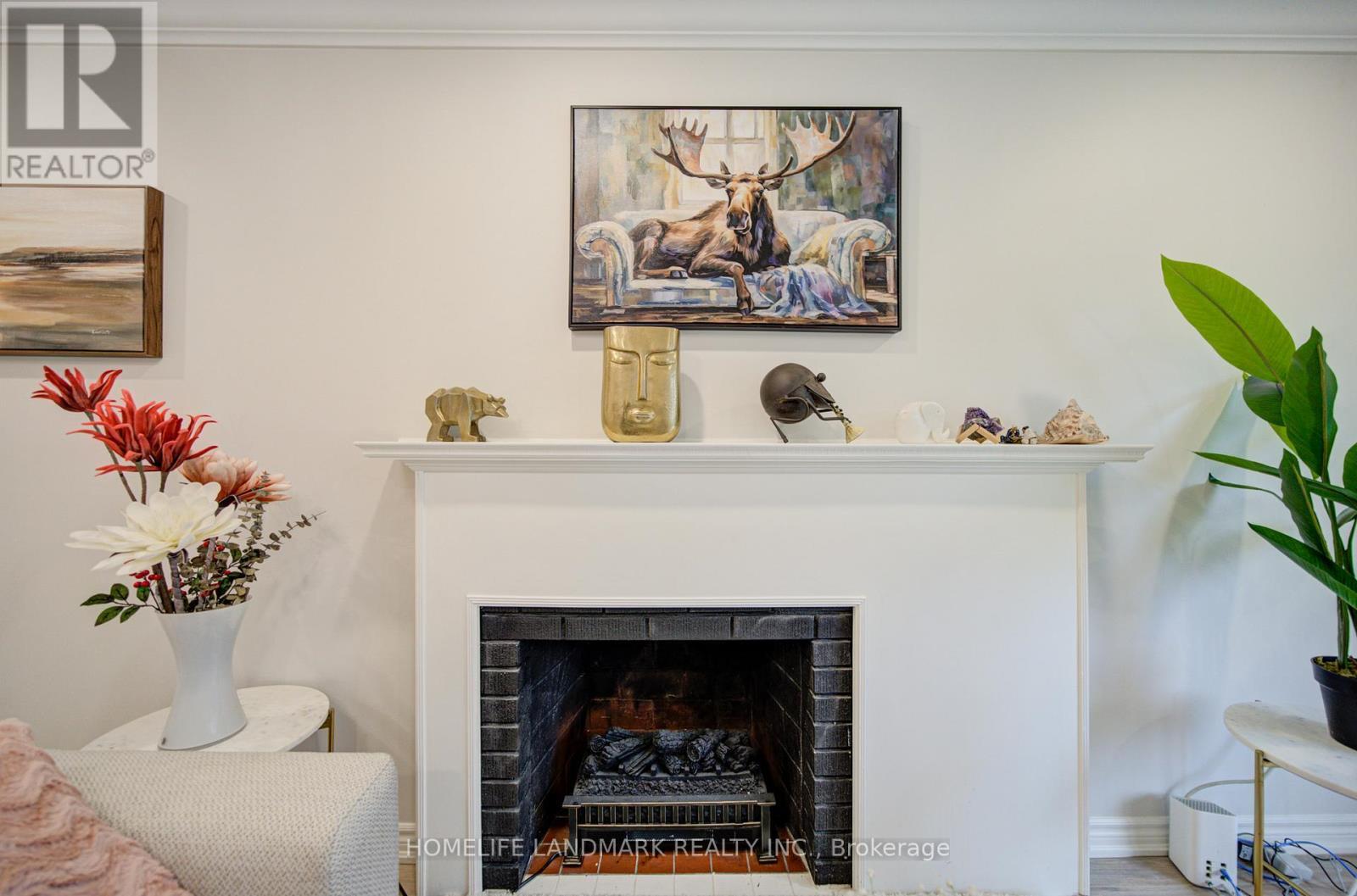 2532 Renzoni Road, Mississauga, ON - Indoor Photo Showing Living Room With Fireplace
