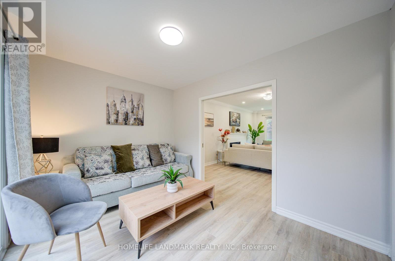 2532 Renzoni Road, Mississauga, ON - Indoor Photo Showing Living Room