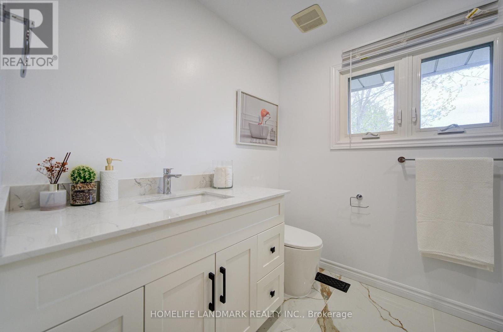 2532 Renzoni Road, Mississauga, ON - Indoor Photo Showing Bathroom