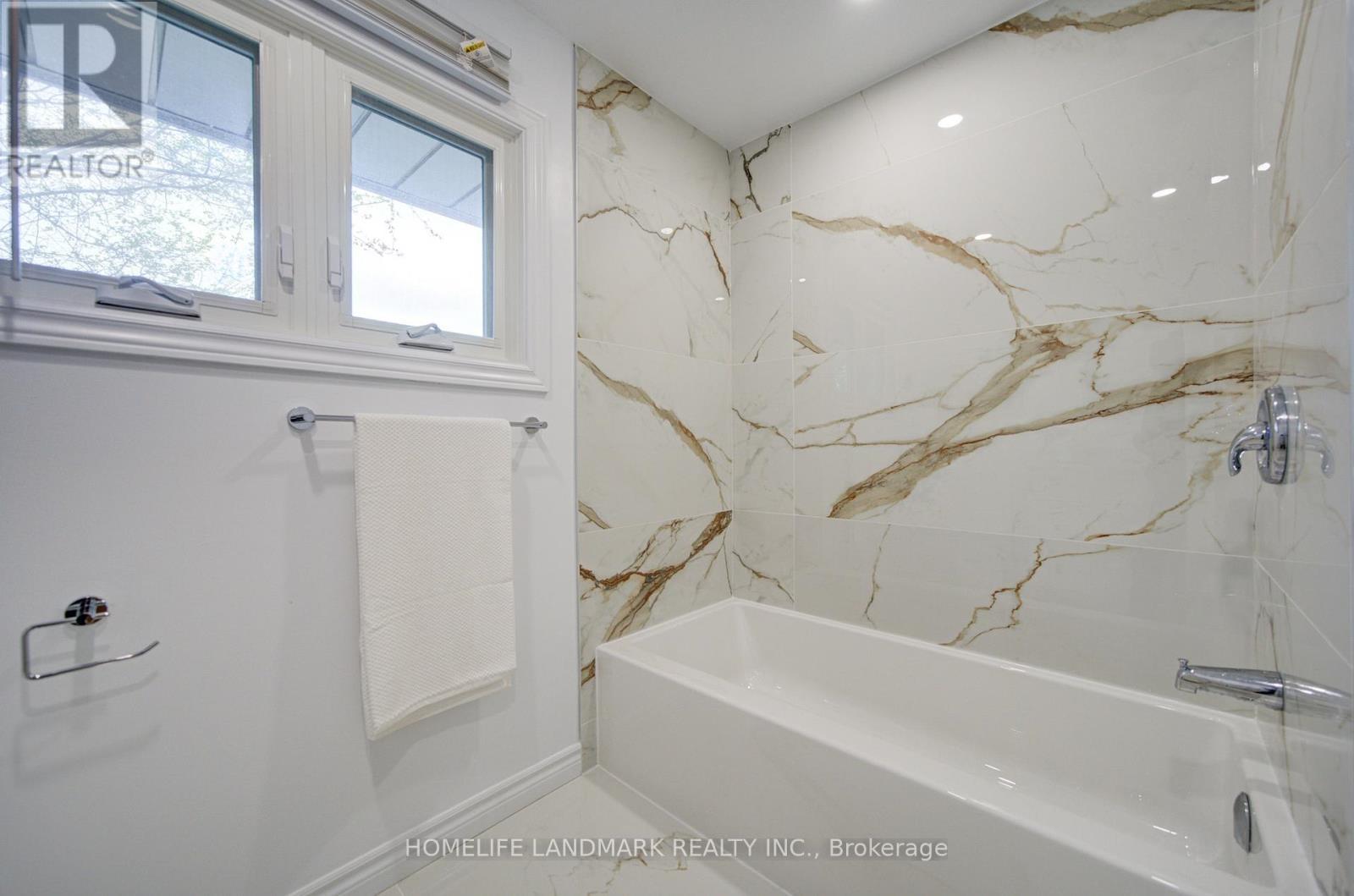 2532 Renzoni Road, Mississauga, ON - Indoor Photo Showing Bathroom