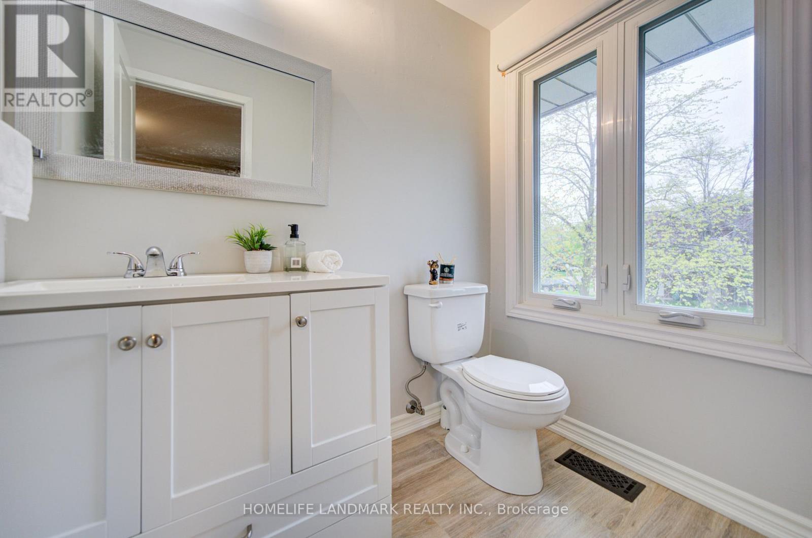 2532 Renzoni Road, Mississauga, ON - Indoor Photo Showing Bathroom