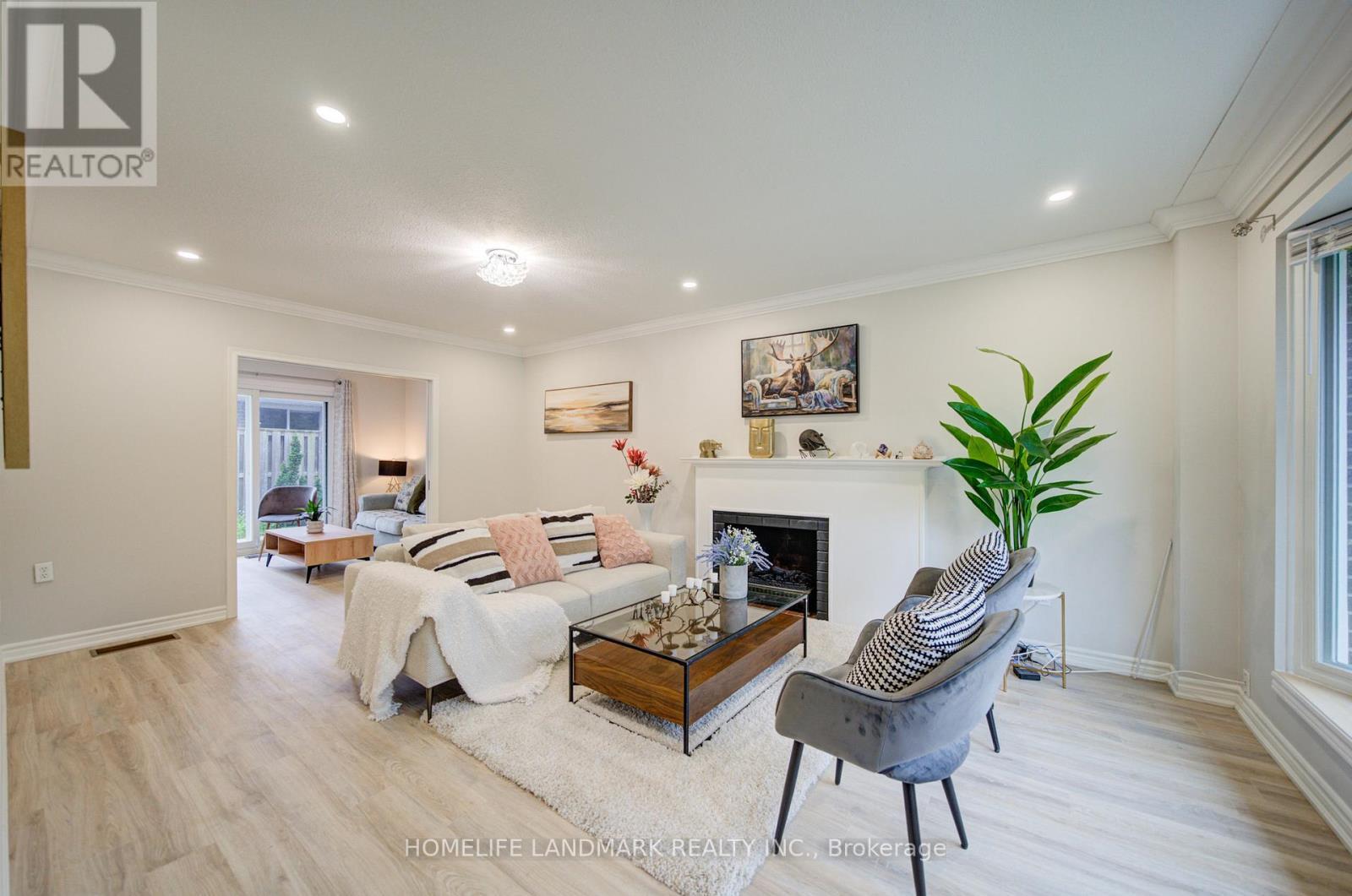 2532 Renzoni Road, Mississauga, ON - Indoor Photo Showing Living Room With Fireplace