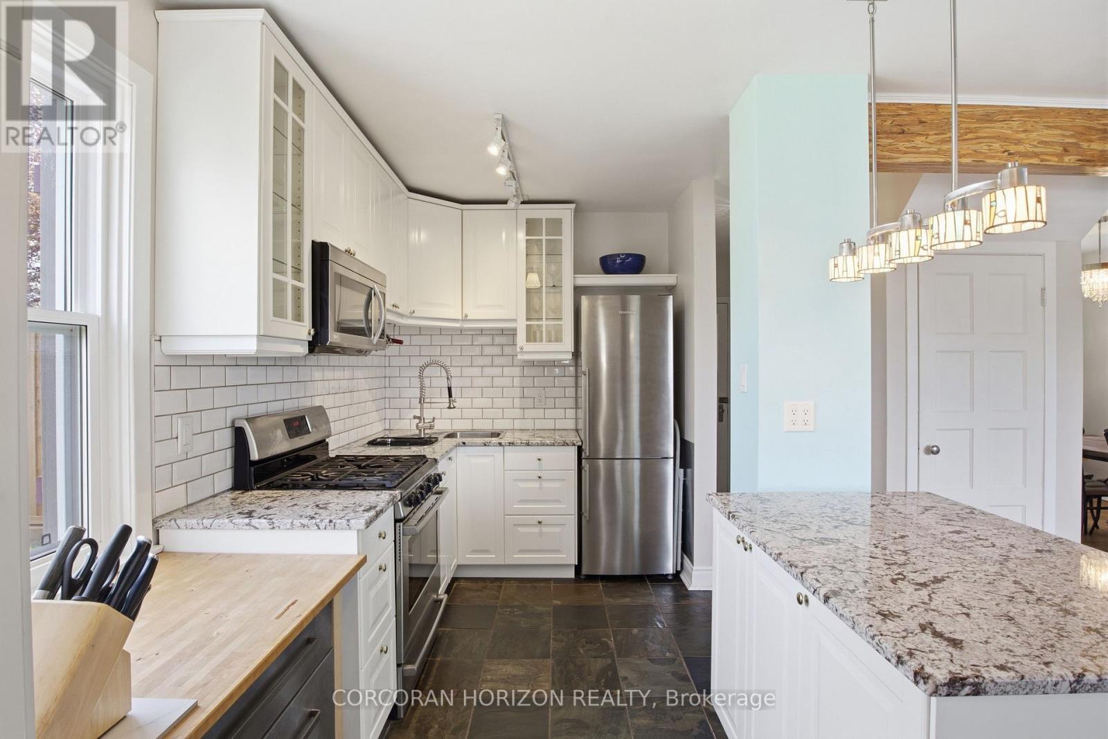 14 Lorne Crescent, Kitchener, ON - Indoor Photo Showing Kitchen With Upgraded Kitchen