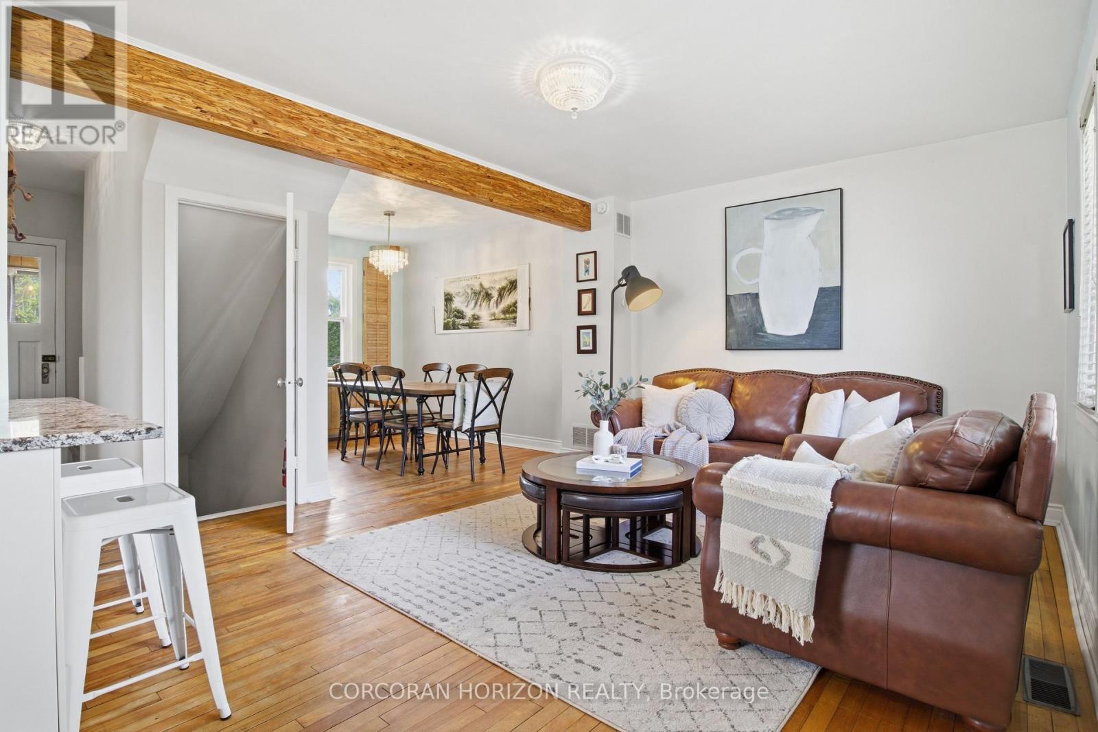 14 Lorne Crescent, Kitchener, ON - Indoor Photo Showing Living Room