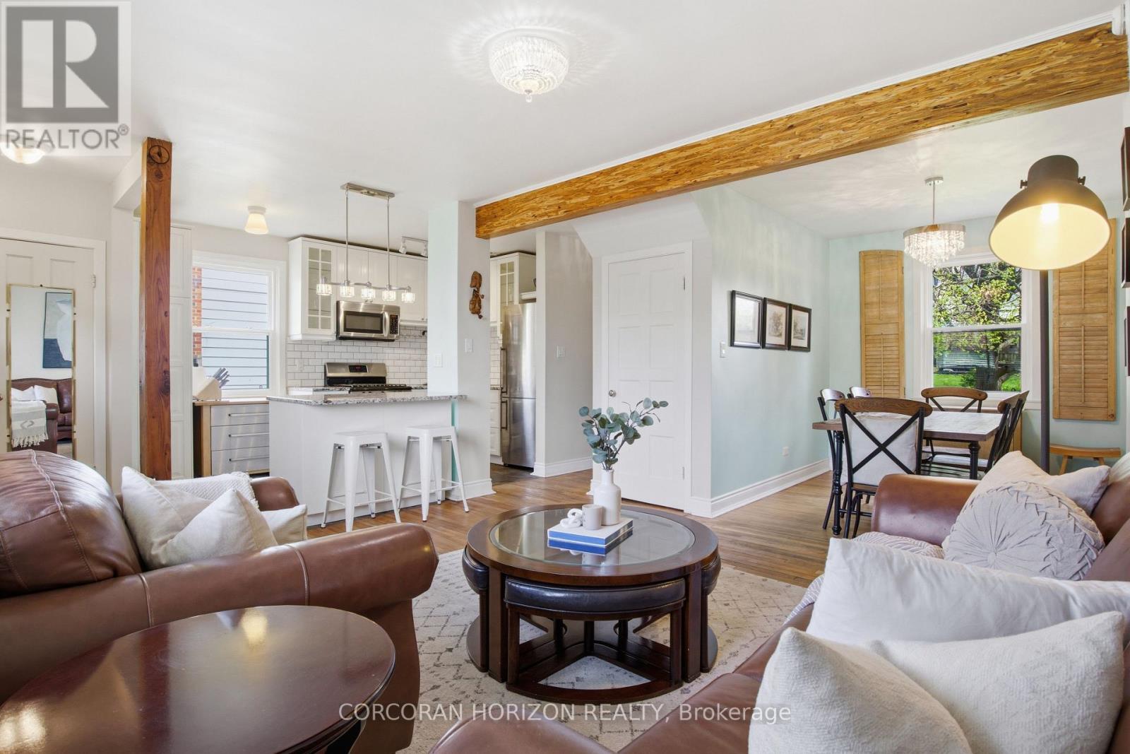 14 Lorne Crescent, Kitchener, ON - Indoor Photo Showing Living Room