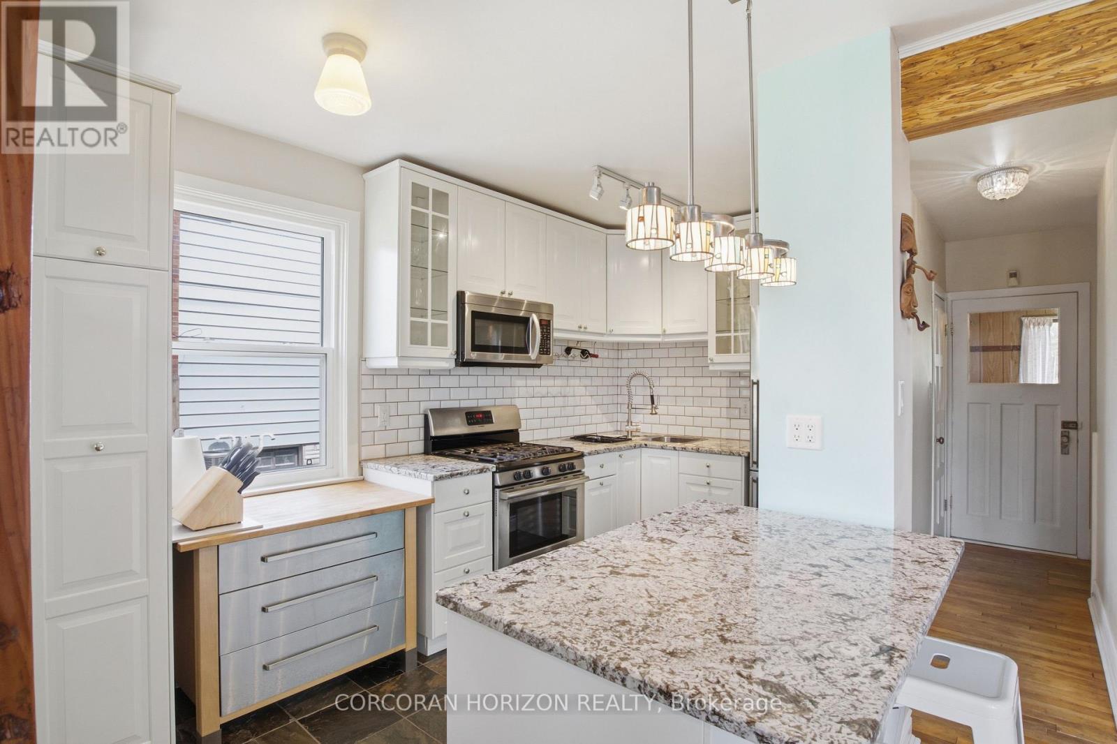 14 Lorne Crescent, Kitchener, ON - Indoor Photo Showing Kitchen With Upgraded Kitchen