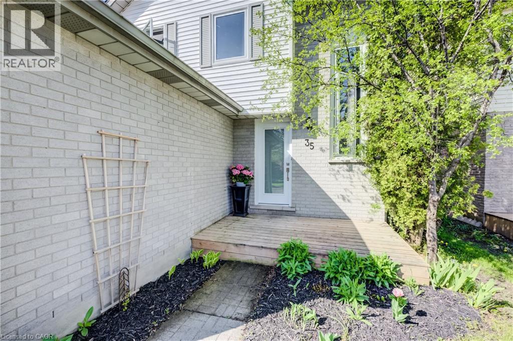 35 Camrose Court, Kitchener, ON - Outdoor With Exterior