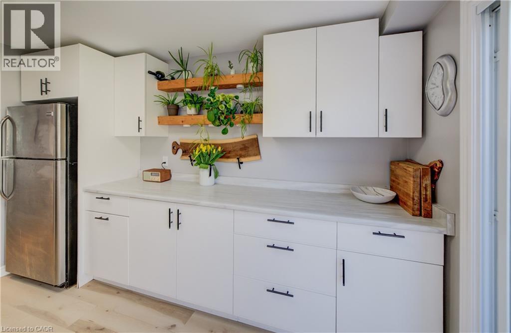 35 Camrose Court, Kitchener, ON - Indoor Photo Showing Kitchen