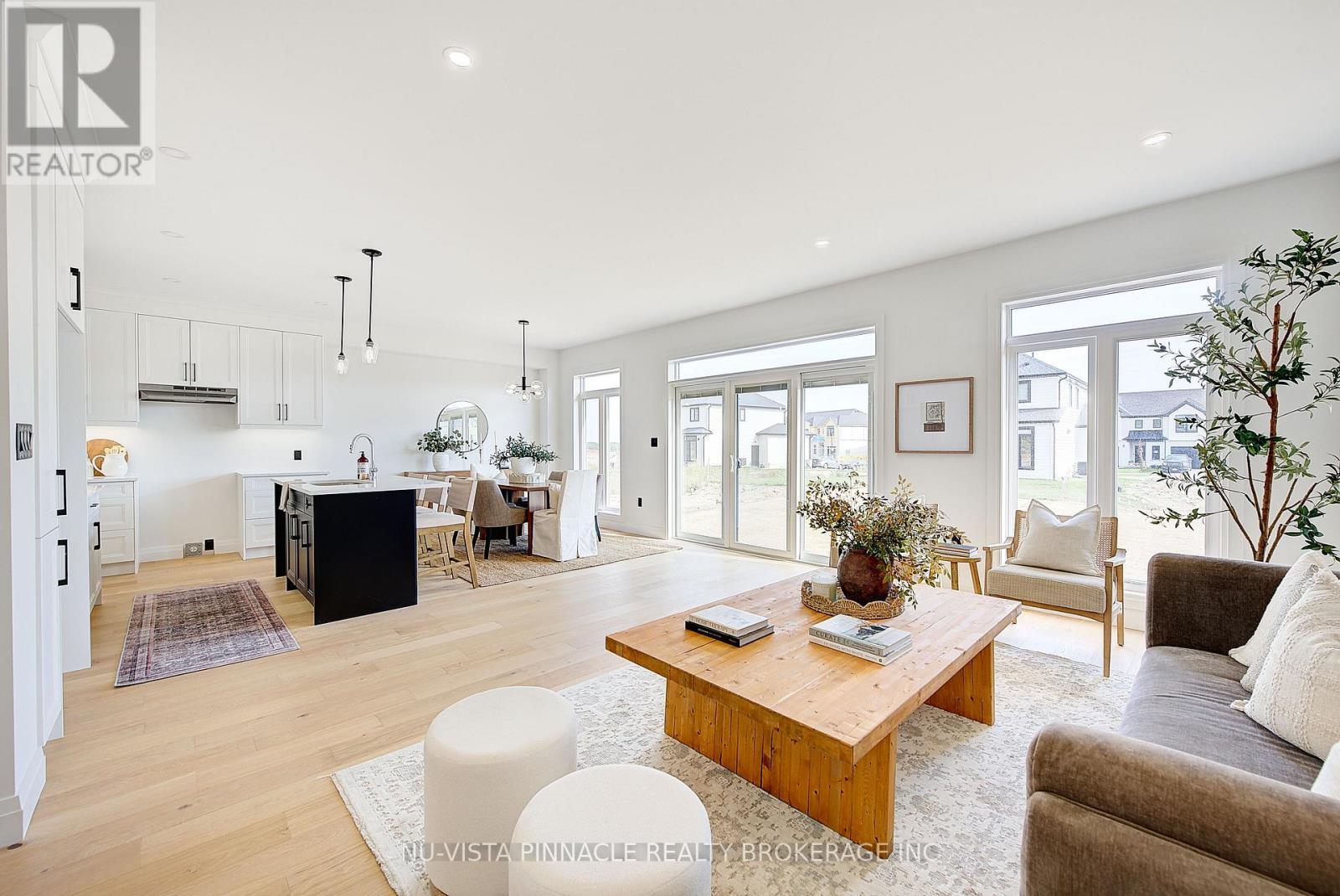 10 Woodmere Path, Middlesex Centre (Ilderton), ON - Indoor Photo Showing Living Room