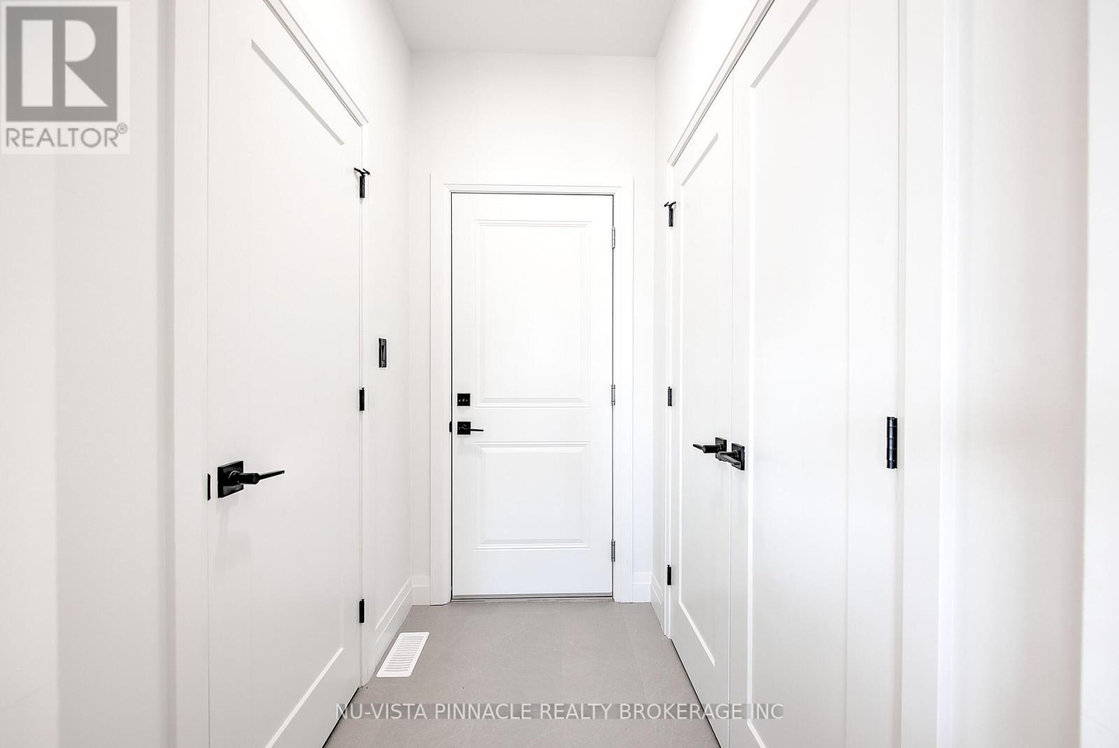 10 Woodmere Path, Middlesex Centre (Ilderton), ON - Indoor Photo Showing Other Room