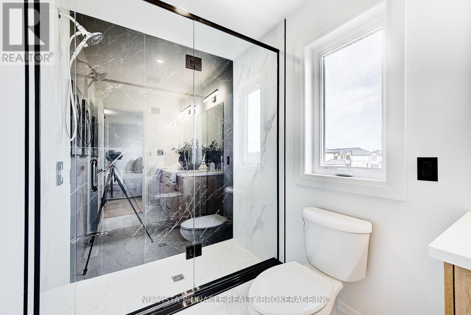 10 Woodmere Path, Middlesex Centre (Ilderton), ON - Indoor Photo Showing Bathroom
