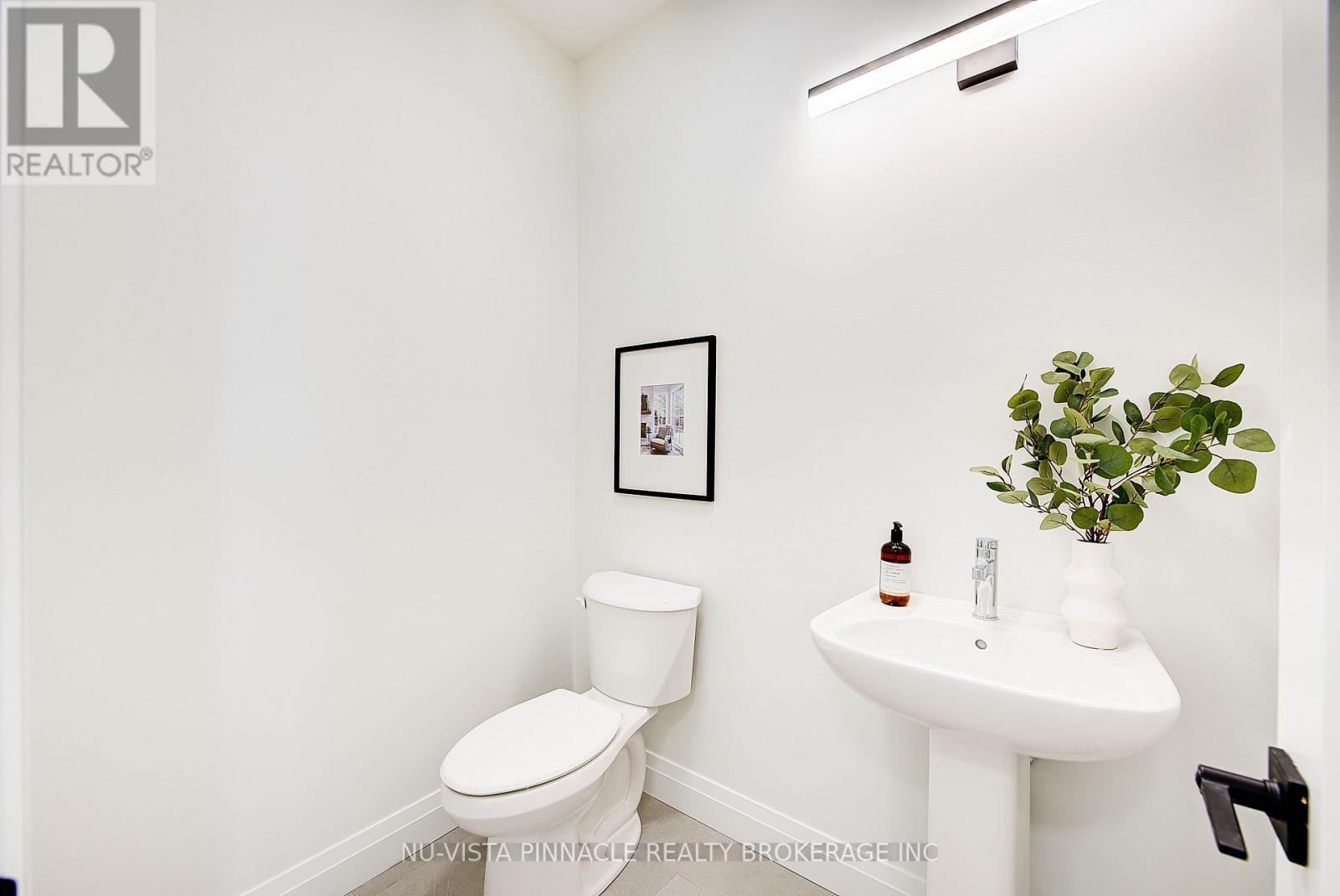 10 Woodmere Path, Middlesex Centre (Ilderton), ON - Indoor Photo Showing Bathroom