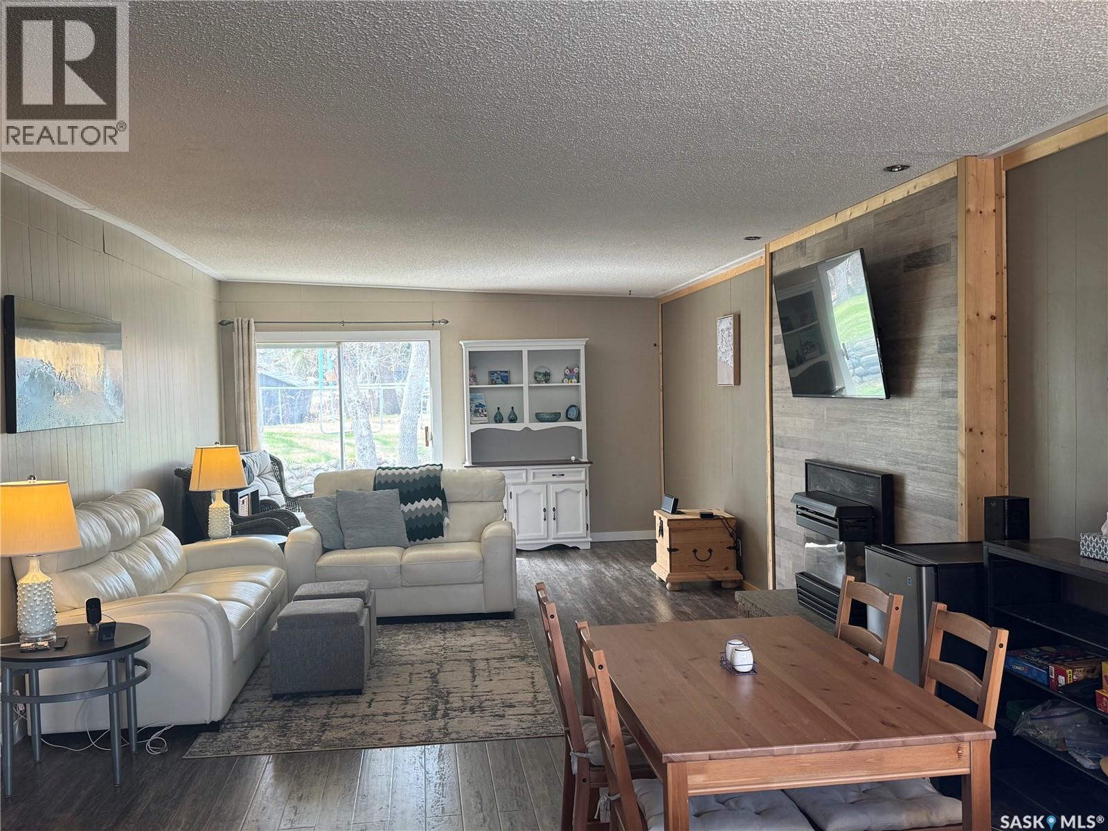 338 3Rd Street E, Regina Beach, SK - Indoor Photo Showing Living Room