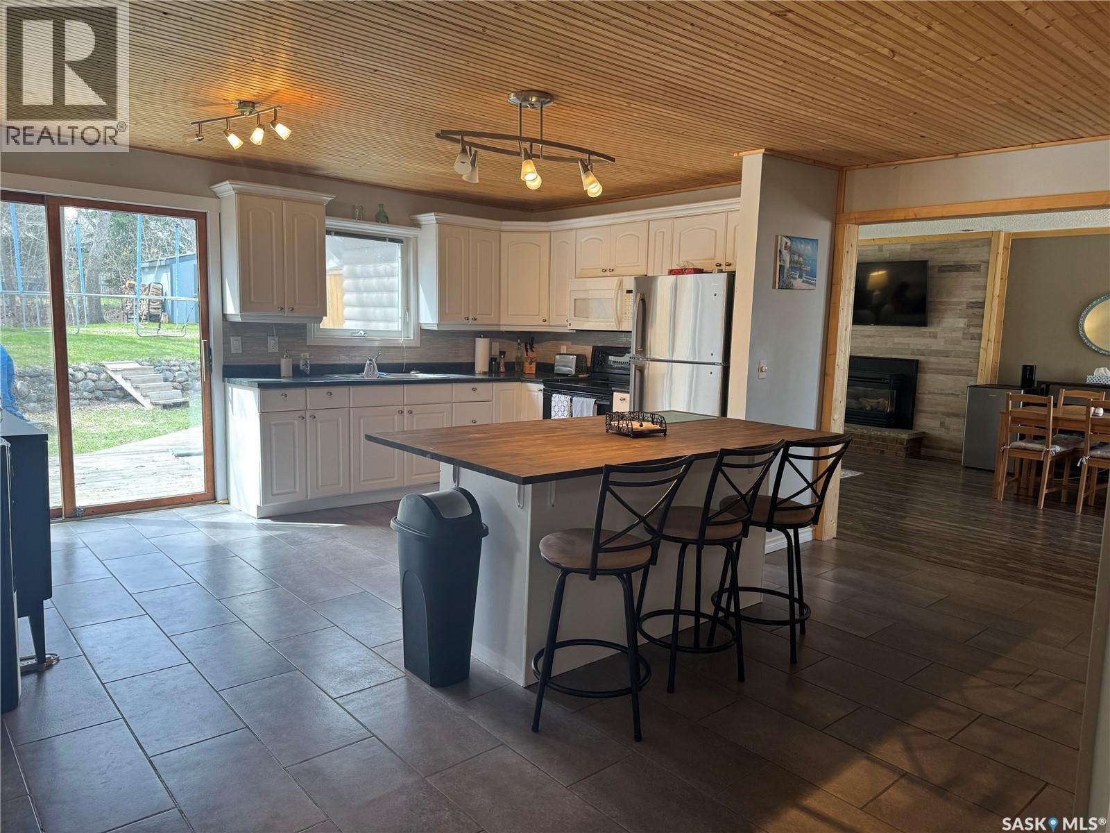 338 3Rd Street E, Regina Beach, SK - Indoor
