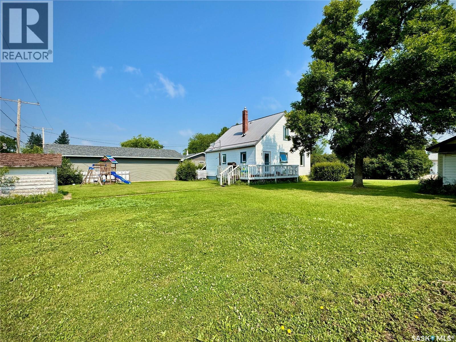 405 March Avenue E, Langenburg, SK - Outdoor