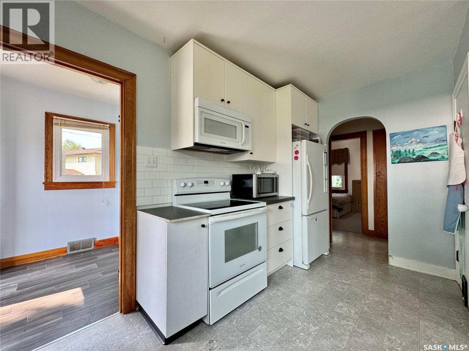 405 March Avenue E, Langenburg, SK - Indoor Photo Showing Kitchen