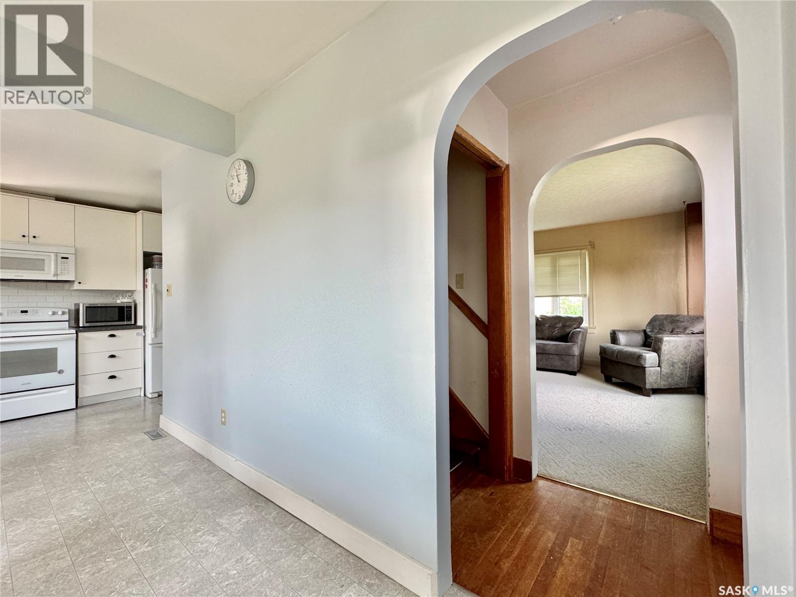 405 March Avenue E, Langenburg, SK - Indoor