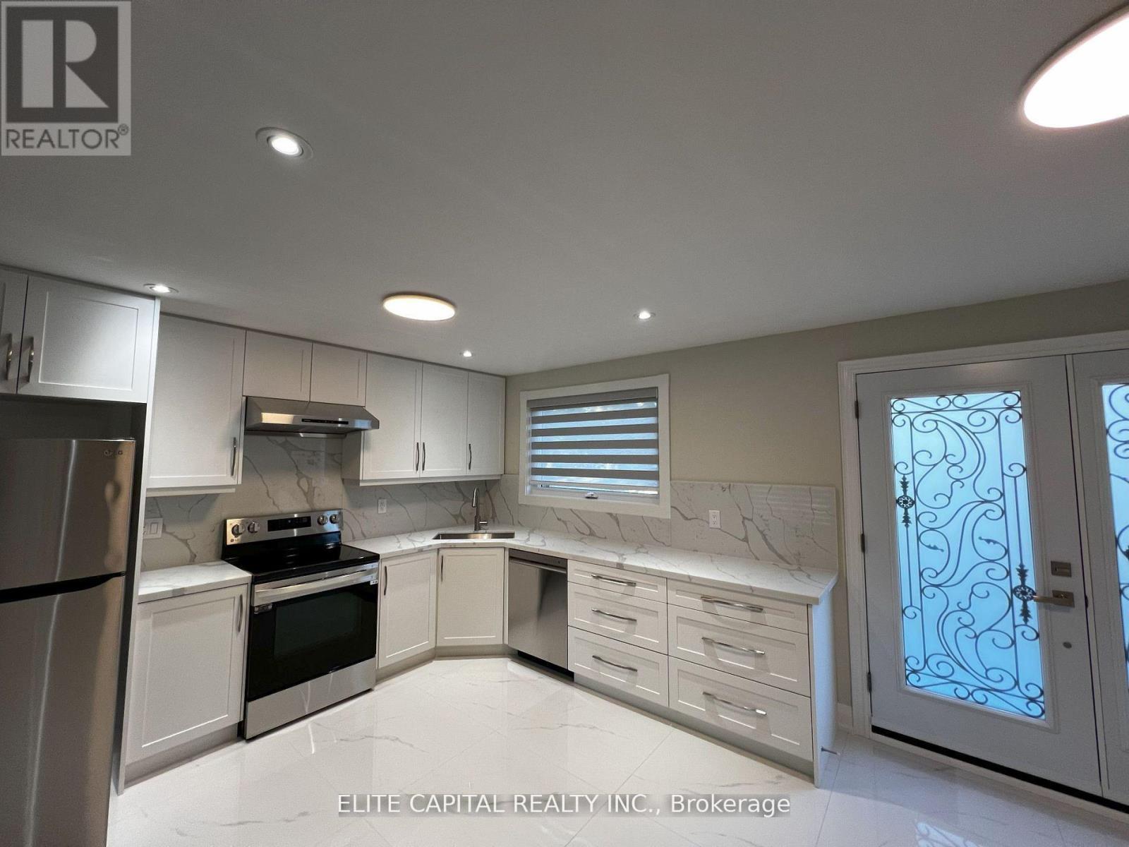 67 Hutcherson Square, Toronto, ON - Indoor Photo Showing Kitchen