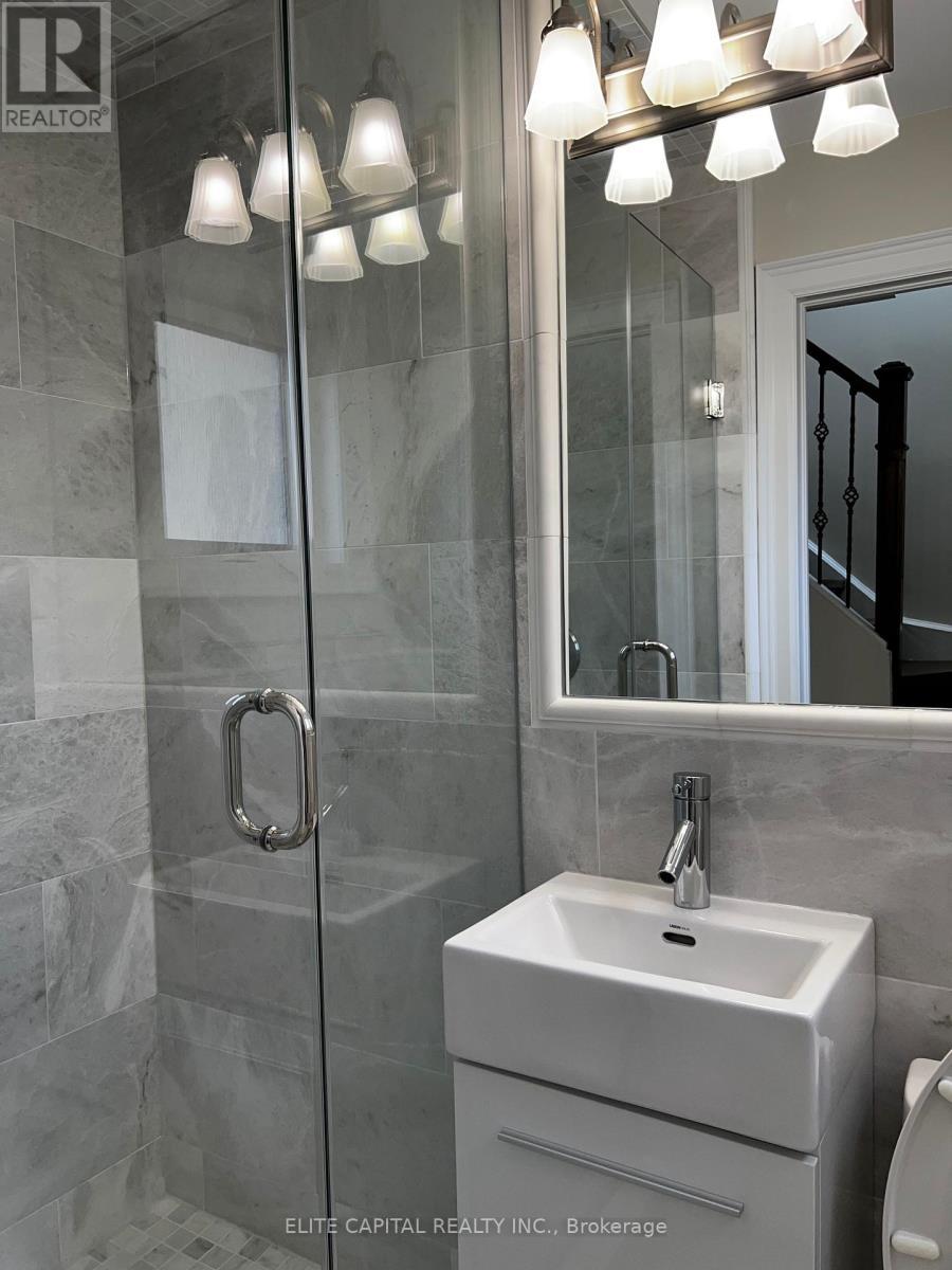 67 Hutcherson Square, Toronto, ON - Indoor Photo Showing Bathroom