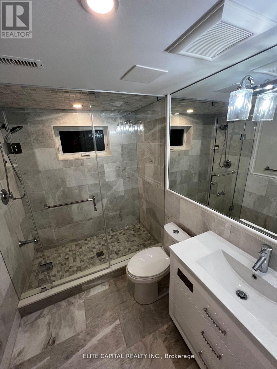67 Hutcherson Square, Toronto, ON - Indoor Photo Showing Bathroom