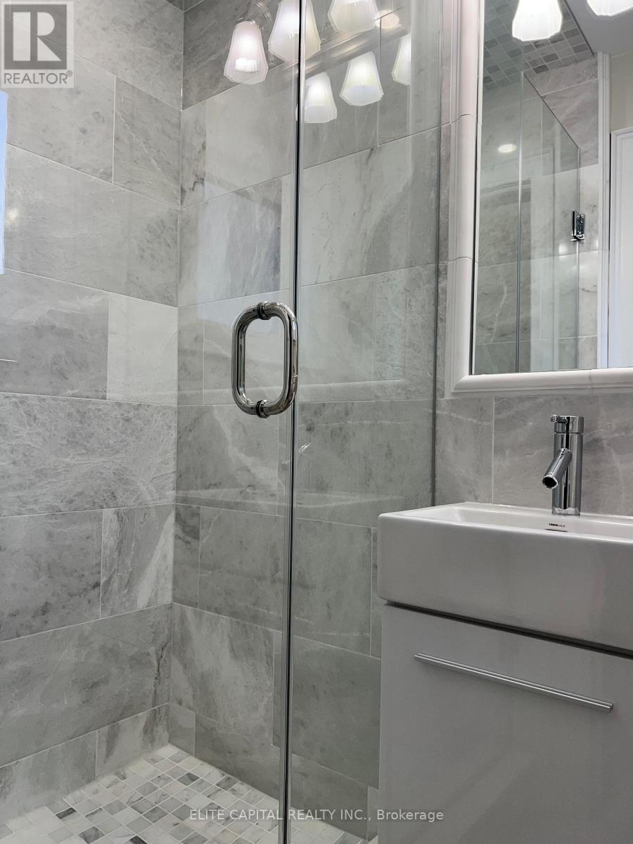 67 Hutcherson Square, Toronto, ON - Indoor Photo Showing Bathroom