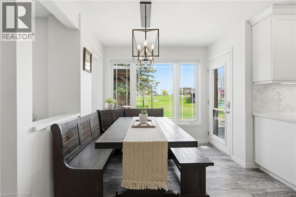 108 Highway 52, Hamilton, ON - Indoor Photo Showing Dining Room