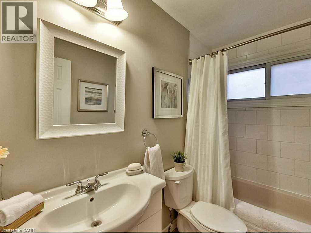 96 Manning Avenue, Hamilton, ON - Indoor Photo Showing Bathroom