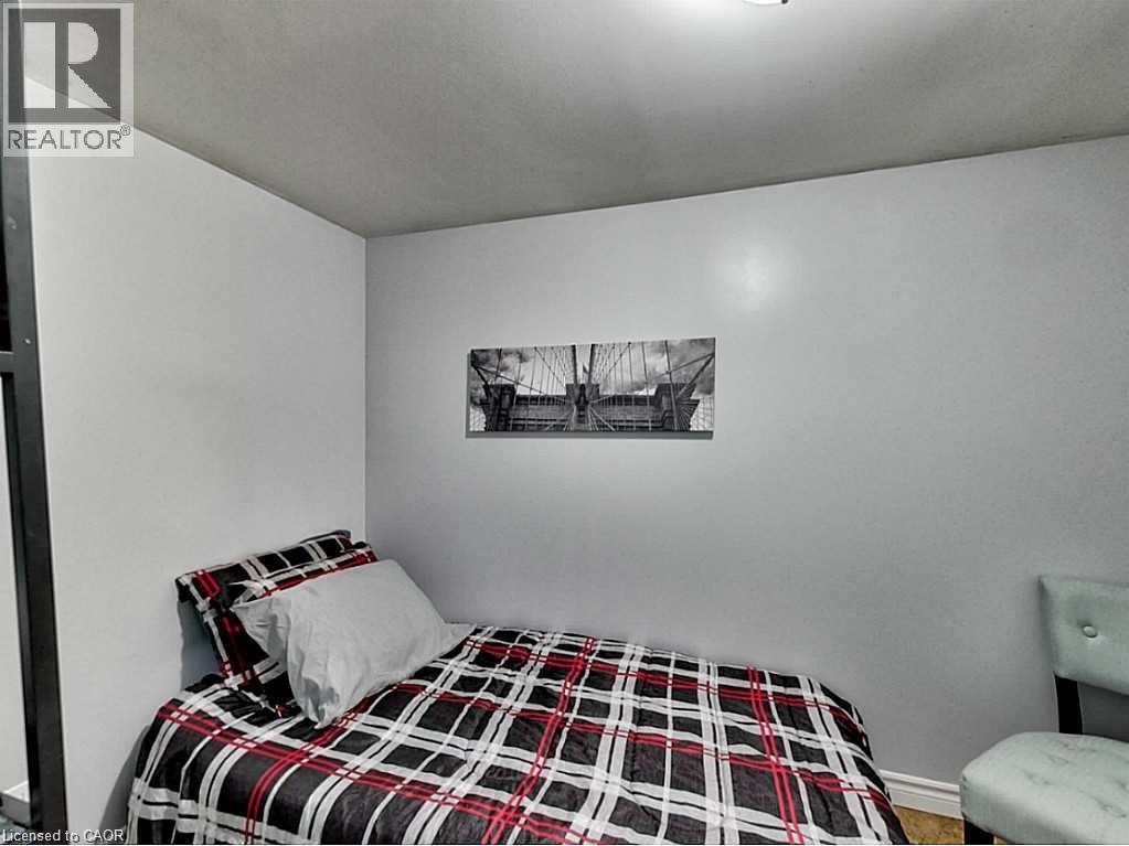 96 Manning Avenue, Hamilton, ON - Indoor Photo Showing Bedroom
