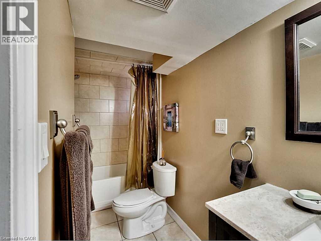 96 Manning Avenue, Hamilton, ON - Indoor Photo Showing Bathroom