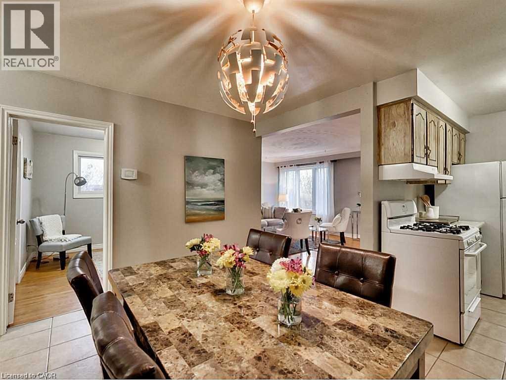96 Manning Avenue, Hamilton, ON - Indoor Photo Showing Dining Room