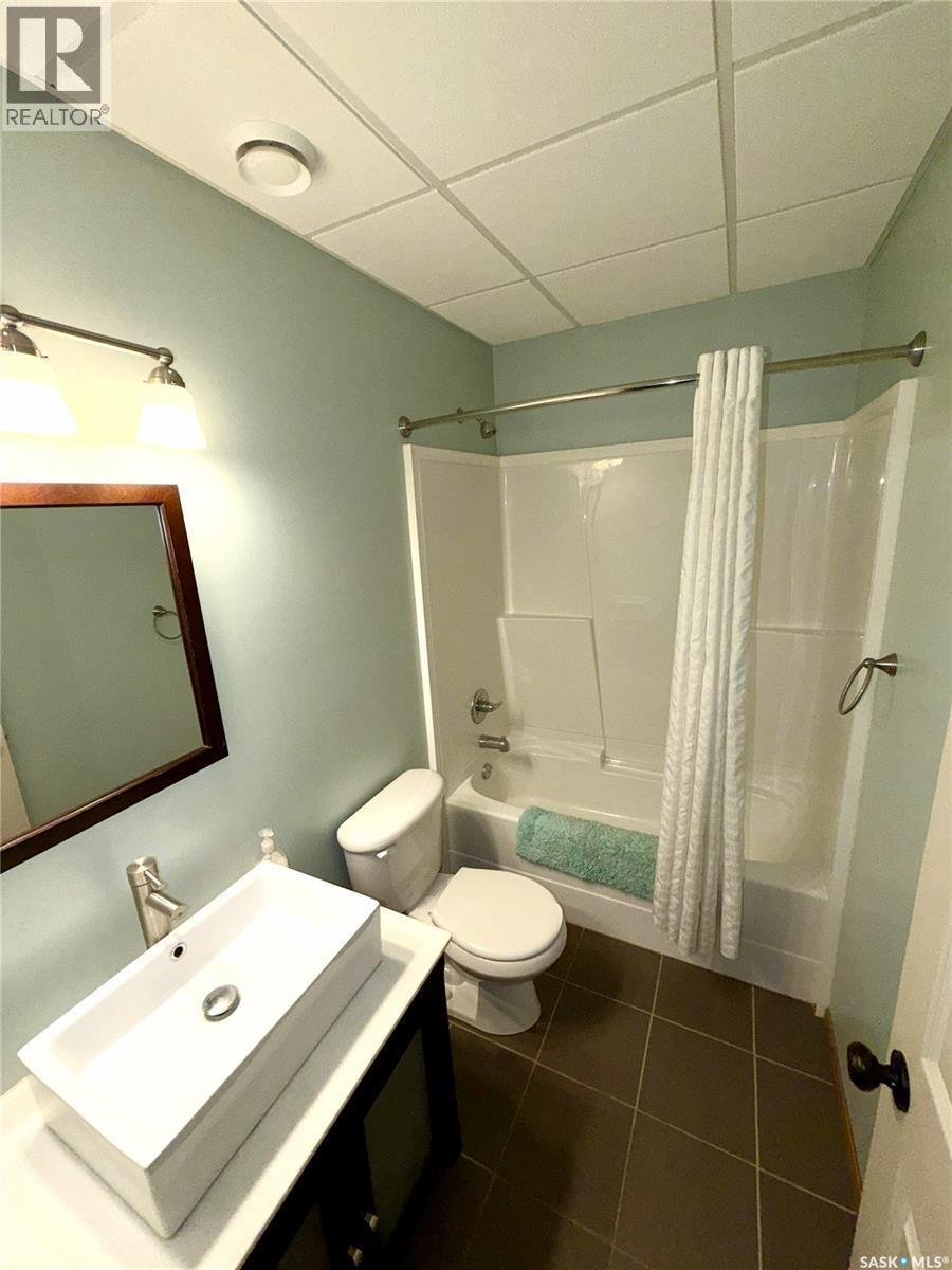 57 Estates Drive, Elk Ridge, SK - Indoor Photo Showing Bathroom