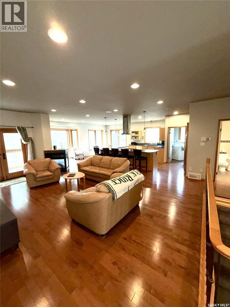 57 Estates Drive, Elk Ridge, SK - Indoor Photo Showing Living Room