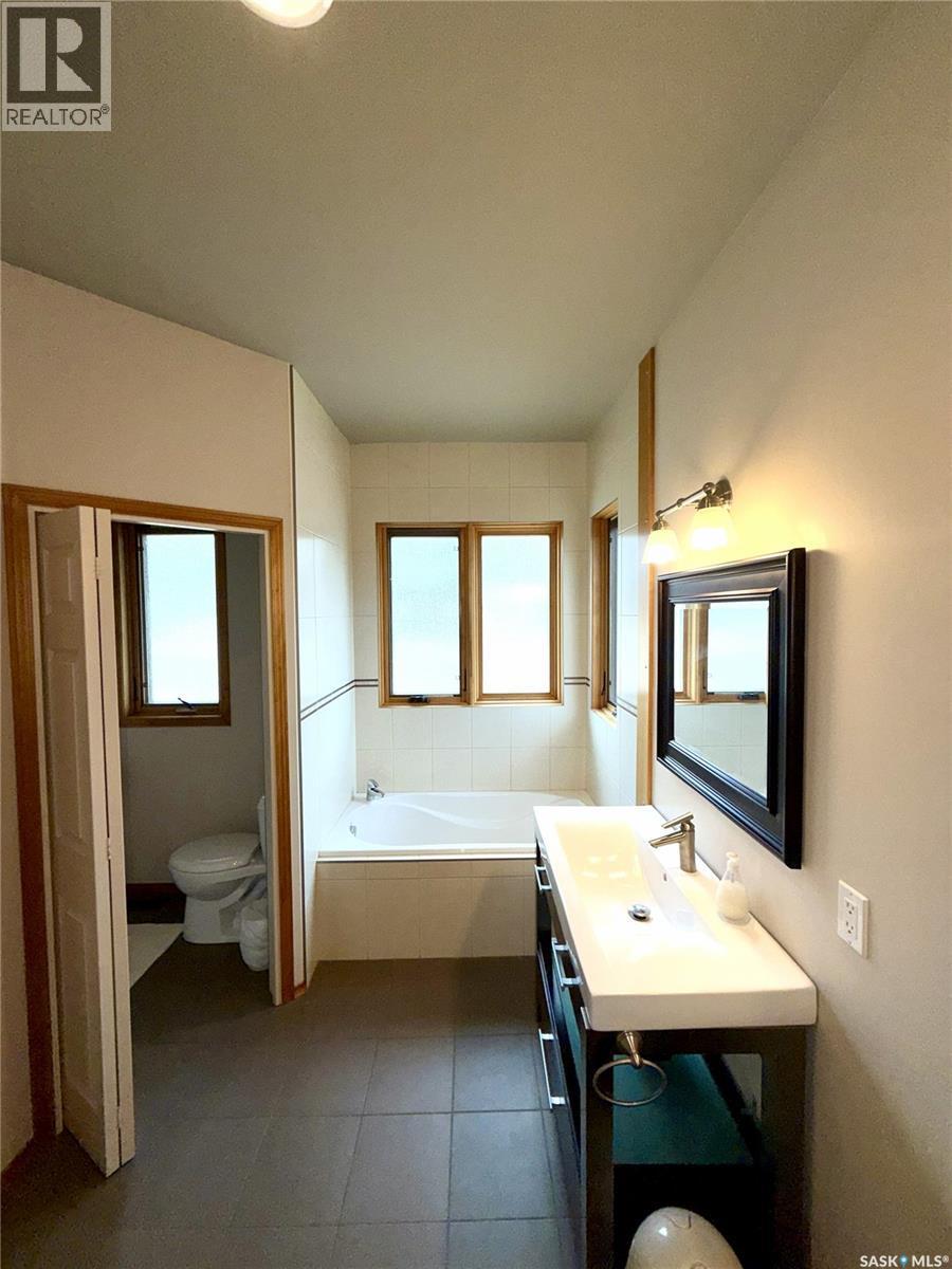 57 Estates Drive, Elk Ridge, SK - Indoor Photo Showing Bathroom