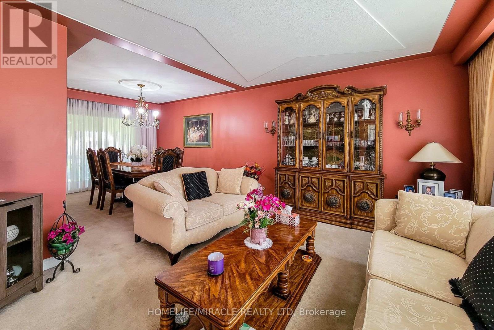 337 Mcneilly Road, Hamilton, ON - Indoor Photo Showing Living Room